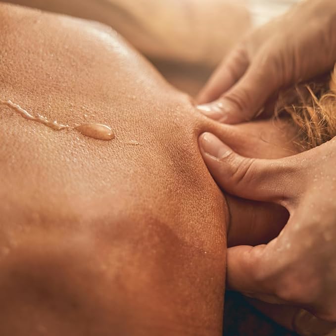 MELONY Massage Oil Candle | Great for Calming, Soothing and to Relax | with Natural Soy Wax | 8.1oz (Spiced Rum)